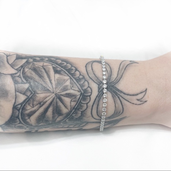 MACY’S Tennis Bracelet in Fine Silver Plate - Picture 11 of 11